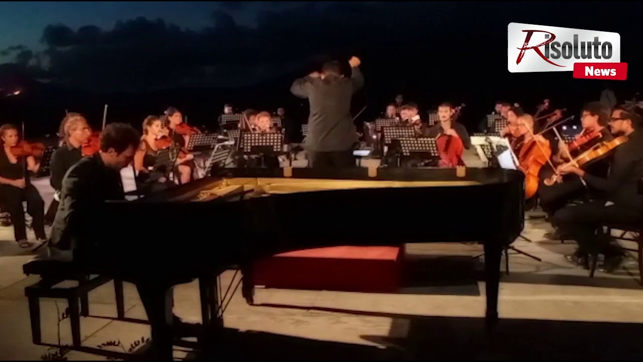 Successo per l'esibizione del pianista saccense Michele Allegro ieri sera a Segesta in occasione della celebrazione di Beethoven (video)