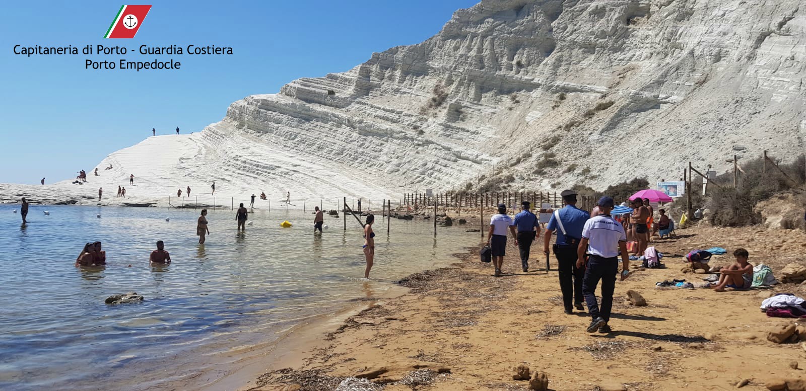 Altro blitz alla Scala dei Turchi di carabinieri e capitaneria con una decina di denunce