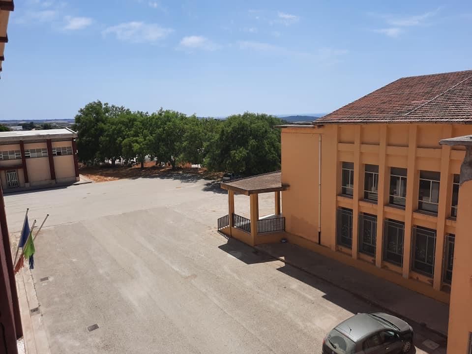 A Menfi completata la pulizia dell’area esterna delle scuole del territorio