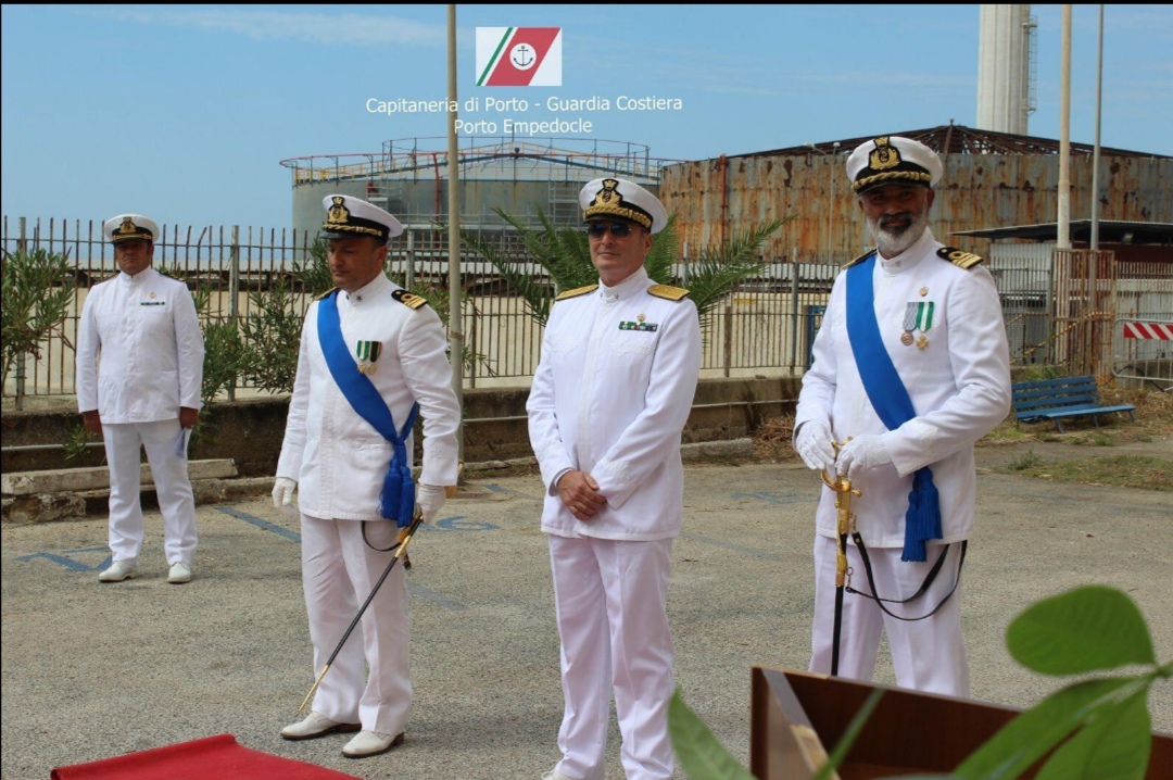 Porto Empedocle, passaggio di consegne alla Capitaneria di Porto dove il nuovo comandante è Fabio Serafino