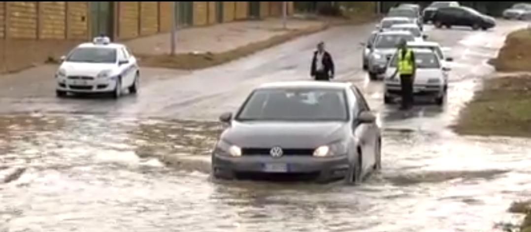 Pochi minuti e torna l'incubo bomba acqua su Sciacca, a supporto dei vigili in servizio anche volontari e la squadra segnaletica