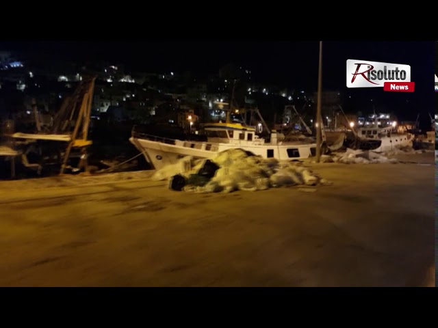 Una discarica diffusa al porto di Sciacca al termine di una delle peggiori stagioni estive degli ultimi anni (Video)