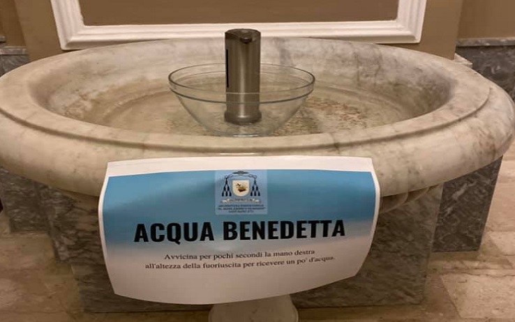 Torna l'acqua benedetta nella chiesa di Sant'Alfio a Catania, sarà erogata attraverso un dispenser