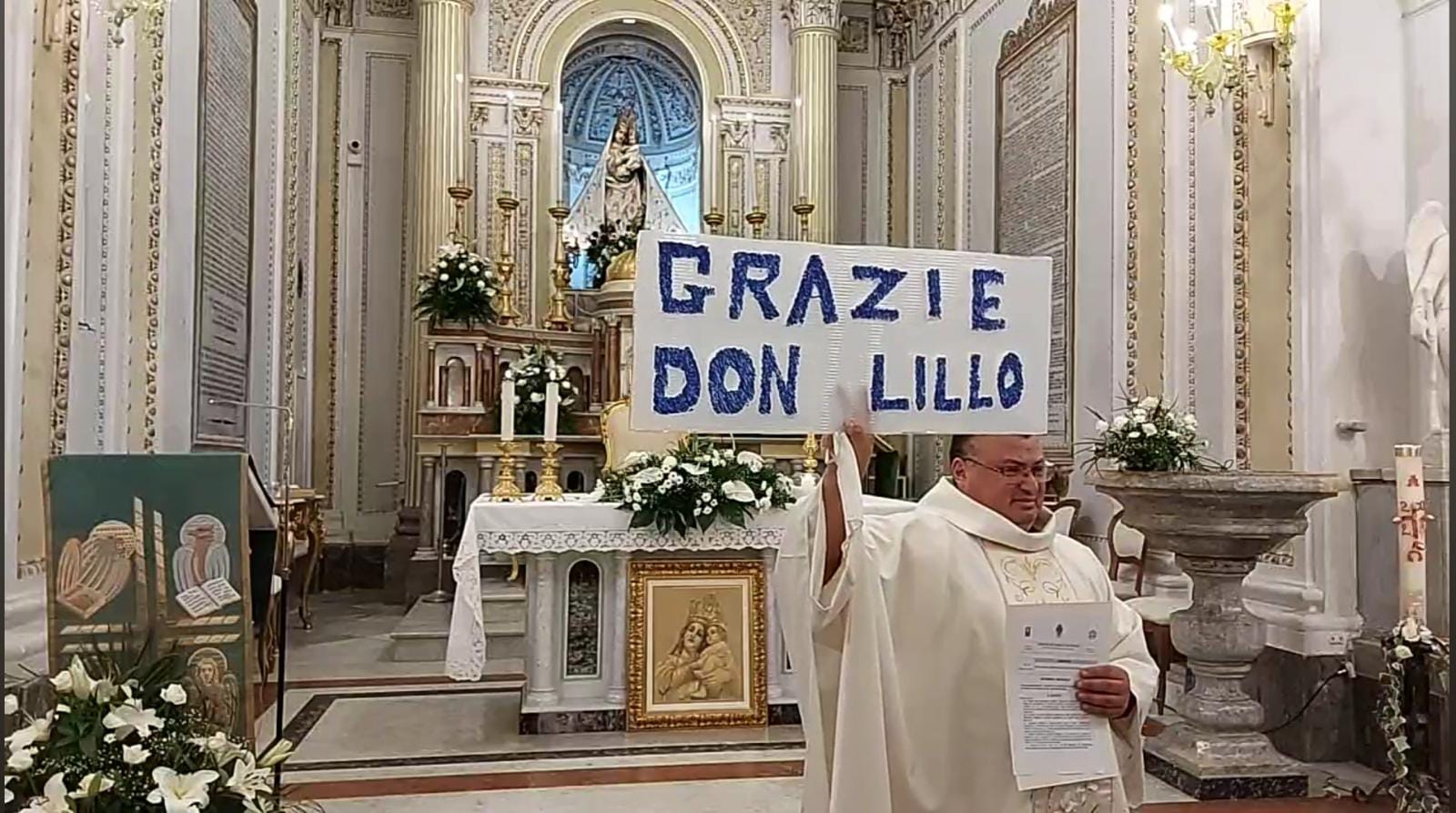 Sambuca saluta Don Lillo che riceve la cittadinanza onoraria
