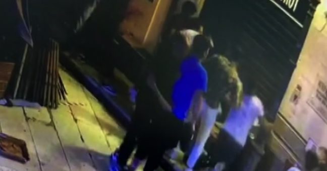 Branco contro immigrati, pestaggi organizzati per semplice odio razziale