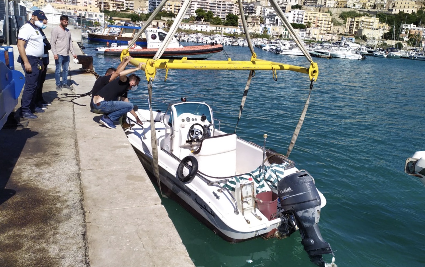 Altri particolari sullo sbarco di oggi a Sovareto di Sciacca, i migranti arrivati con un motoscafo