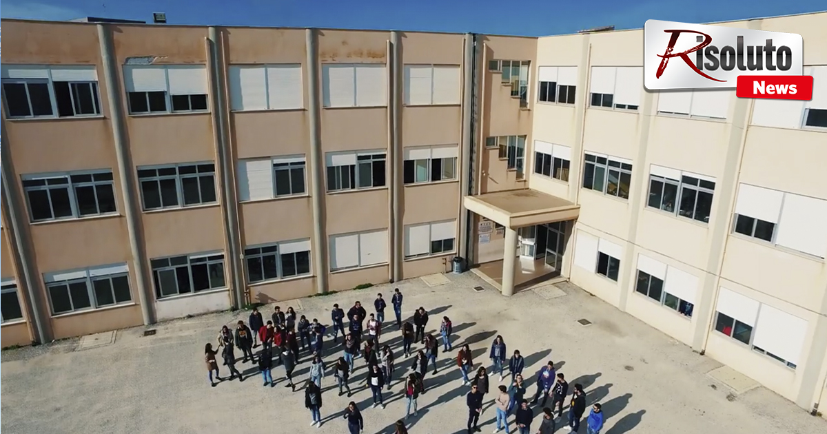 Il liceo scientifico Fermi di Sciacca: "Sanifichiamo tutti i giorni i locali e le autorità sanitarie non hanno ritenuto di disporre interventi specifici"