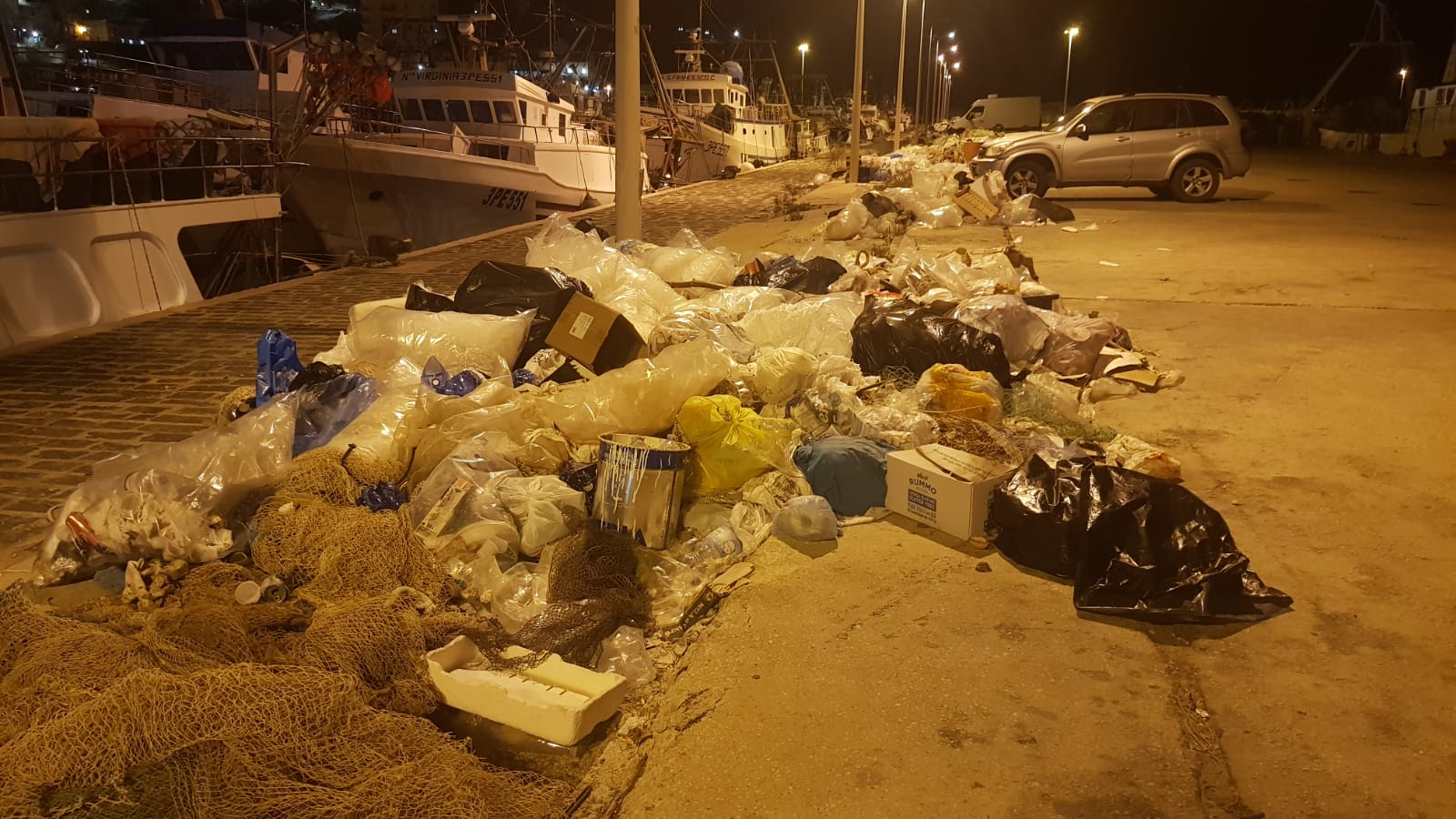 Il porto di Sciacca e’ sempre aggredito dai rifiuti