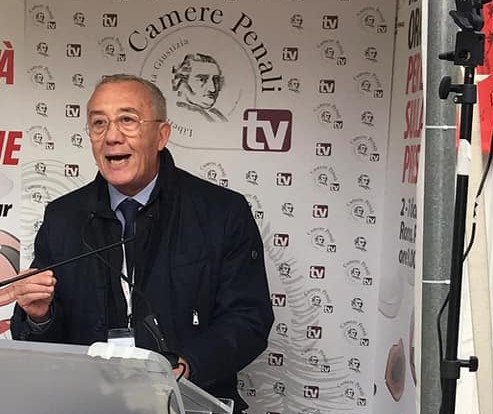 Assolto in appello un anziano che era accusato di sfruttamento della prostituzione in una casa di Sciacca