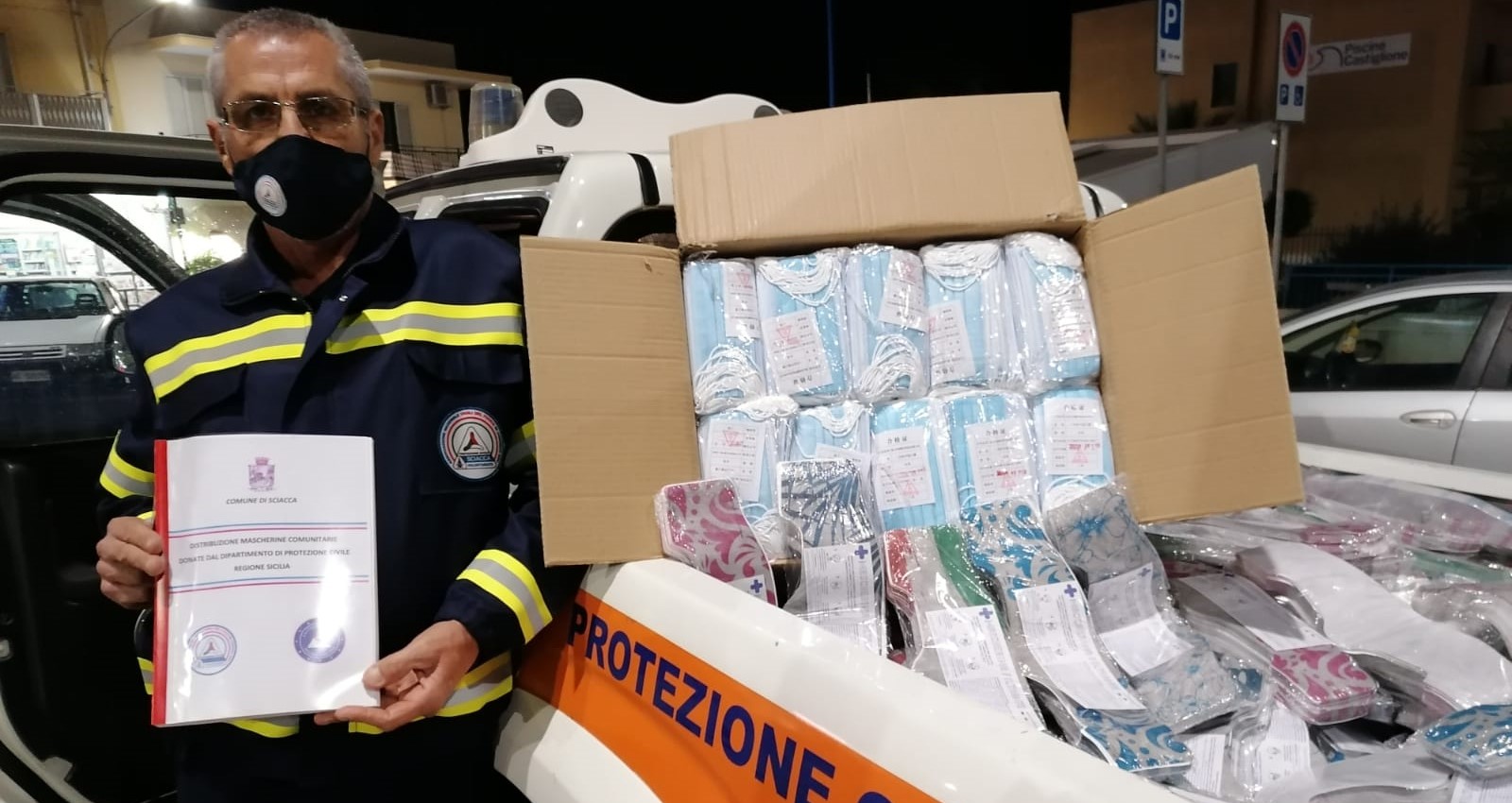 I volontari di Protezione Civile stanno distribuendo a Sciacca 130 mila mascherine