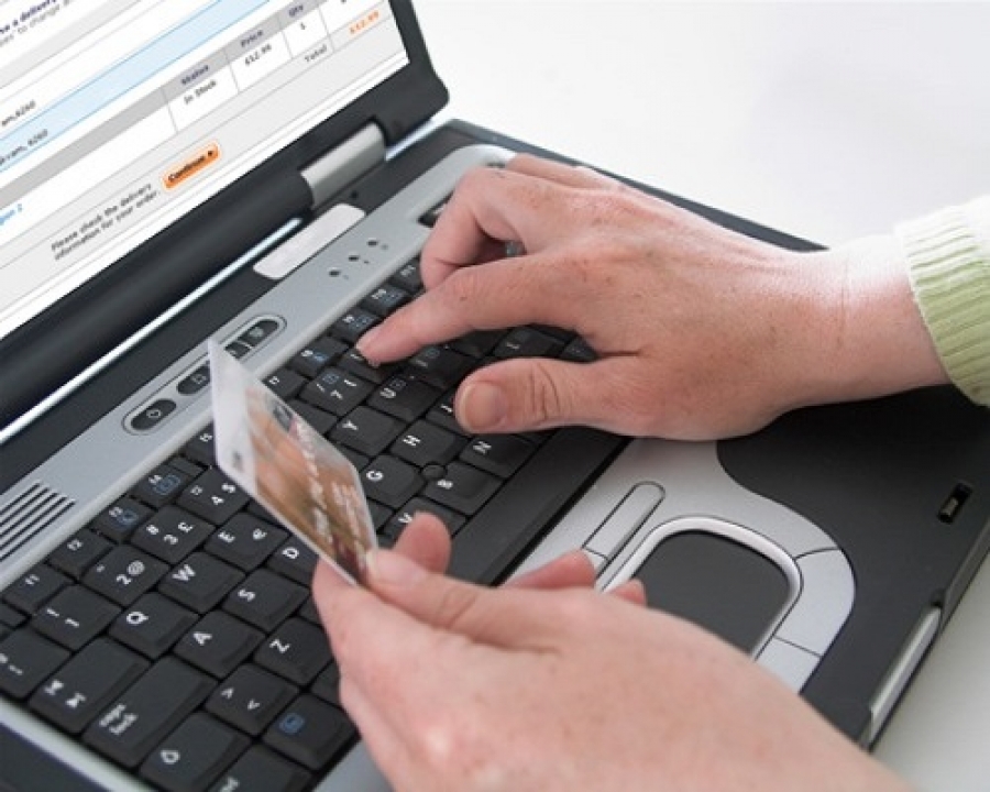 Truffa proposte di lavoro sul web, l’avvertimento della Polizia Postale
