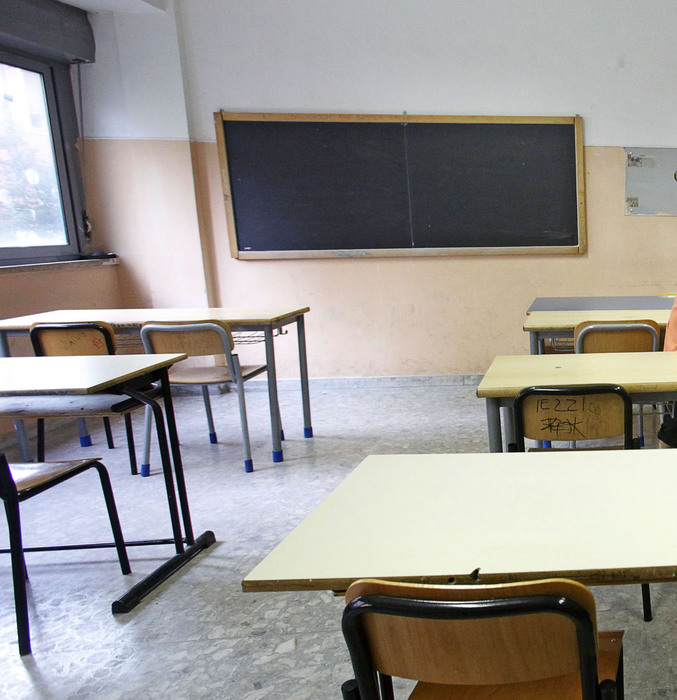 Classi di diverse scuole di Sciacca a casa dopo lo screening volontario con 54 positivi ai test rapidi, la commissione sanità: "La sindaca chiuda le scuole dell'obbligo"