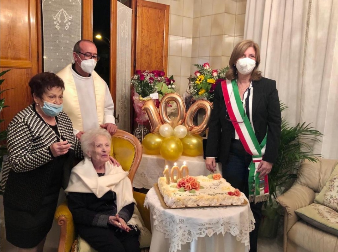 Montevago, festa in casa per signorina Rosalia che compie 100 anni