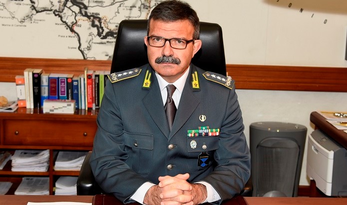 Il generale Vicanolo comandante in seconda della Guardia di Finanza, agli inizi della carriera alla guida della tenenza di Sciacca