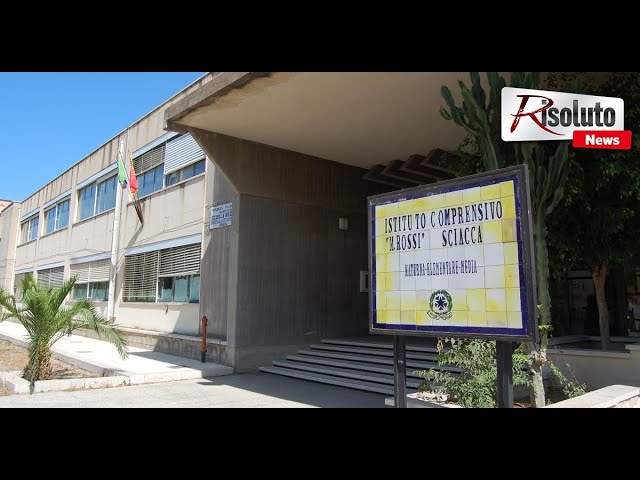 Problemi di acqua all'Istituto Rossi, un gruppo di genitori protesta.