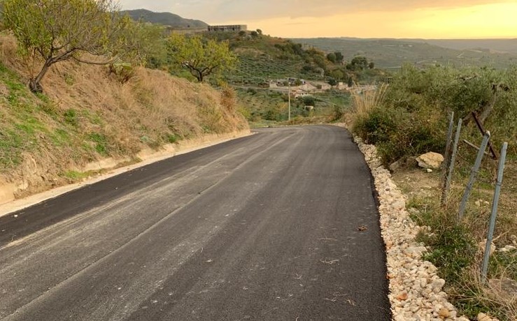 Con i fondi comunali e con le risorse della democrazia partecipata a Burgio si sistemano le strade rurali