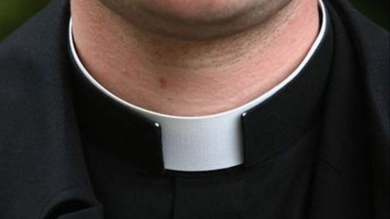 Indossava l’abito religioso non essendo più un prete, cinquantenne punito con una sanzione amministrativa