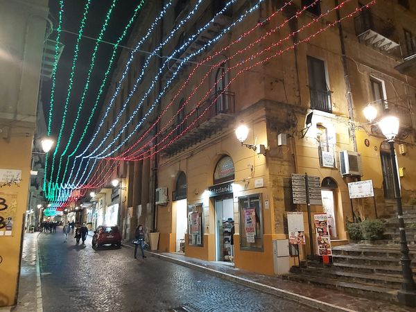 Uno spettacolo le luminarie del Natale in via Atenea ad Agrigento