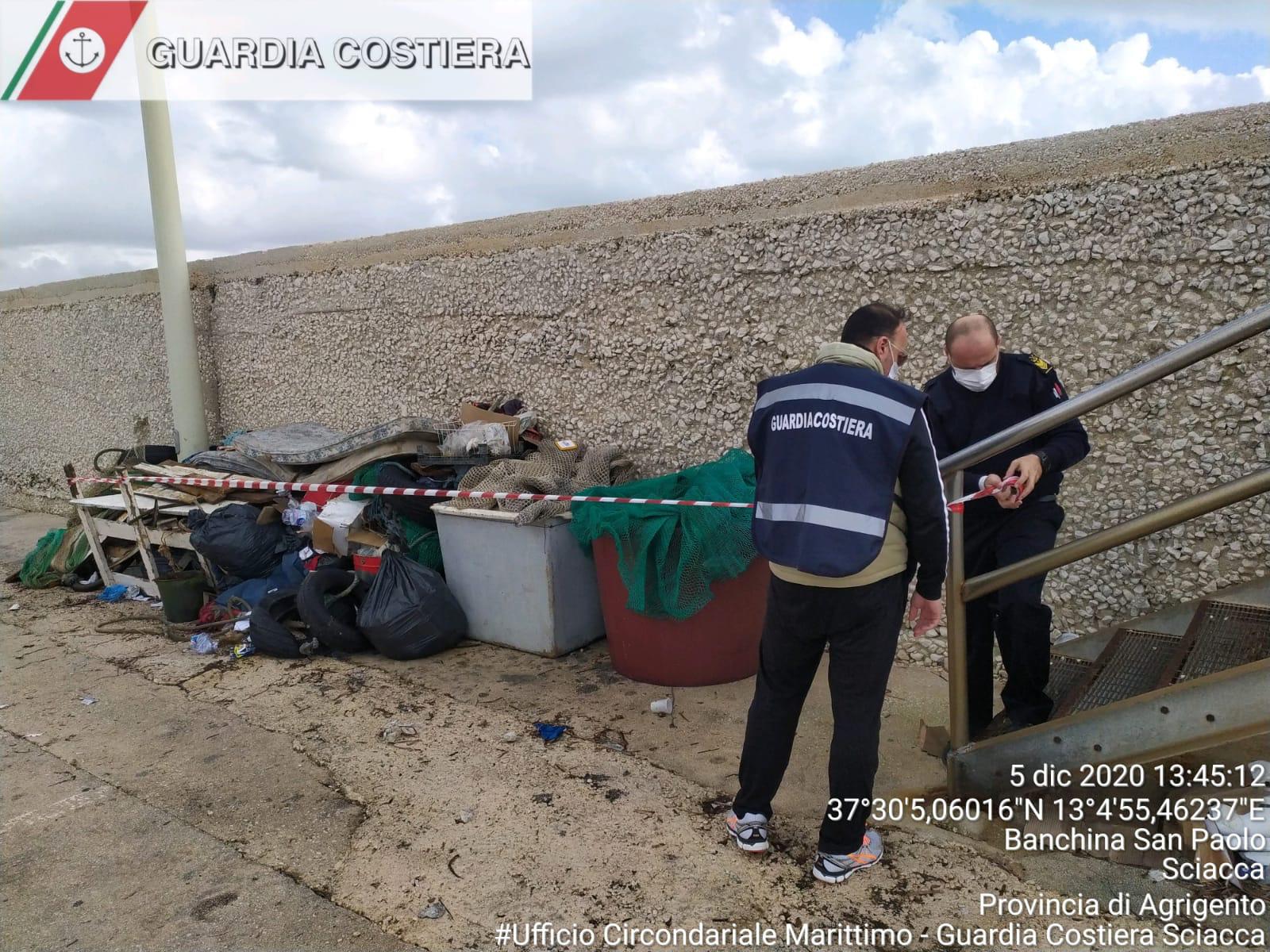 Abbandono di rifiuti al porto di Sciacca, oggi controlli e denunce della Guardia Costiera
