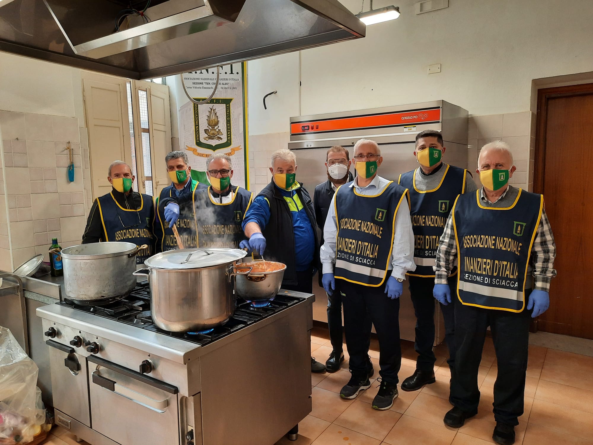 Alla Mensa della Solidarietà di Sciacca oggi pranzo preparato dai soci dell’Anfi