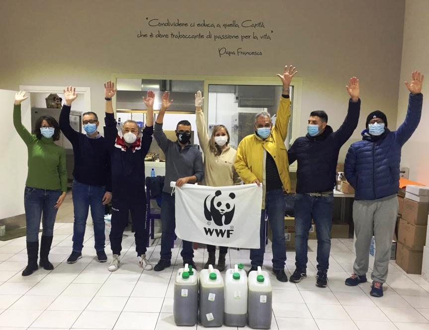 Consegnati alla Caritas di Agrigento 70 litri di olio ricavato dalla raccolta delle olive all'orto botanico