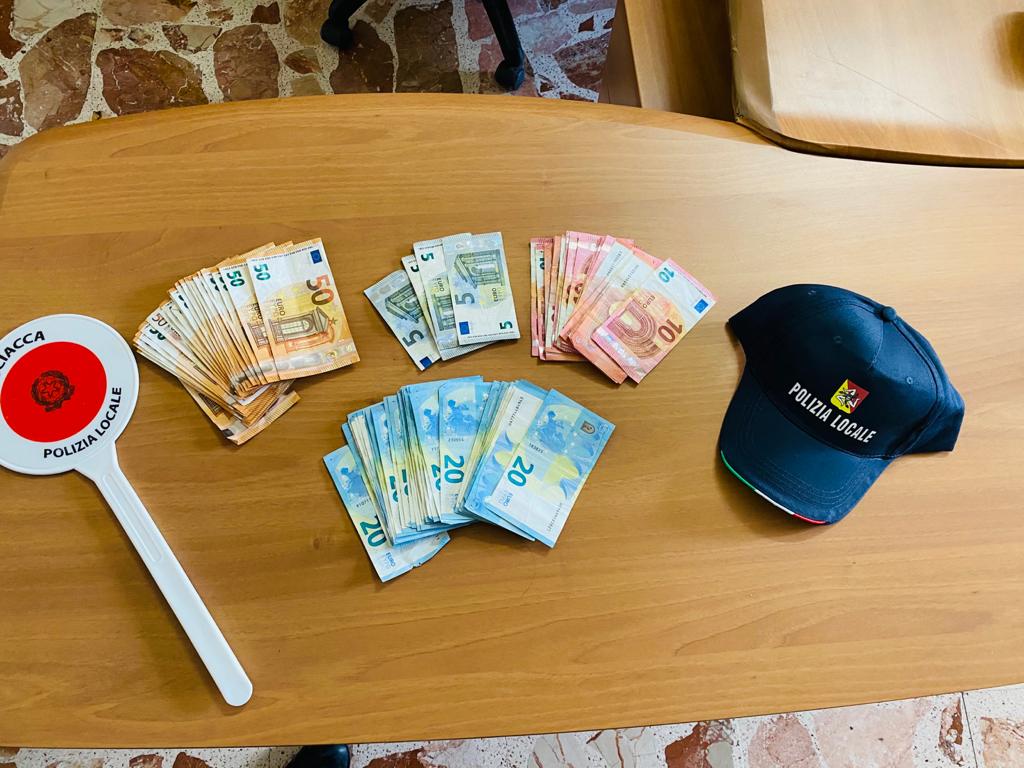 La polizia municipale di Sciacca sequestra 2.370 euro probabile provento di spaccio di droga