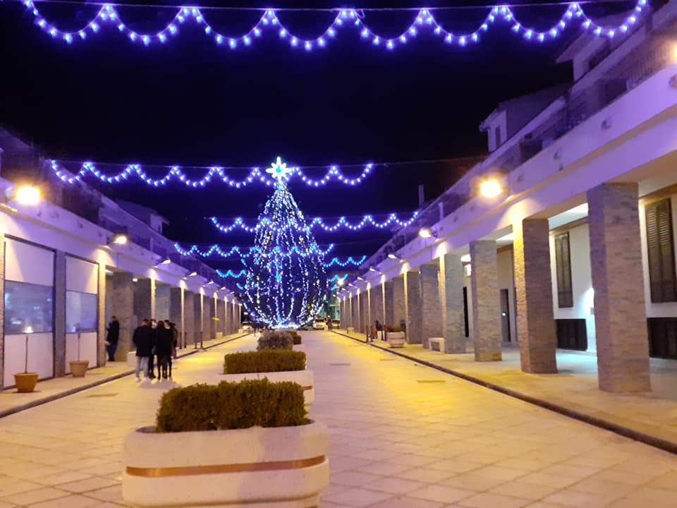 A Santa Margherita Belice accensione dell'albero di Natale realizzato con la collaborazione delle scuole