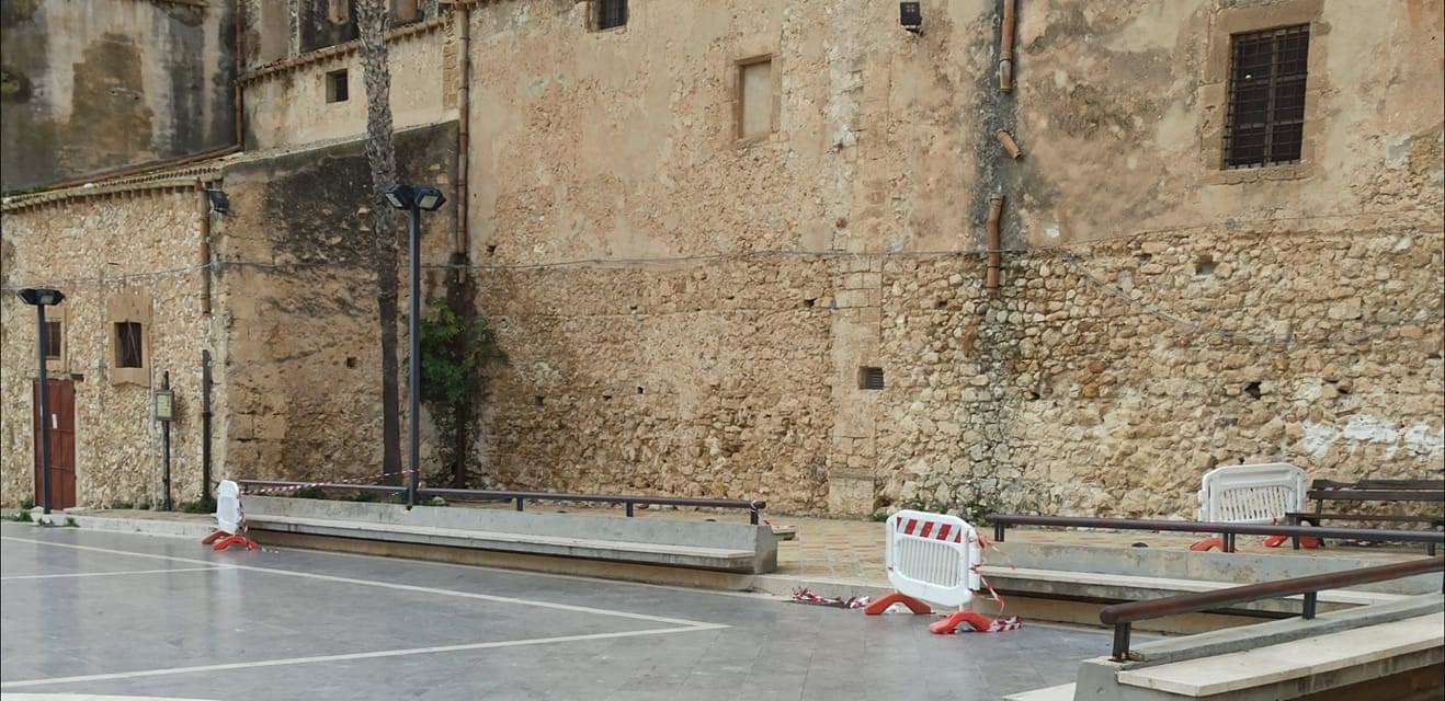 Altre transenne a Sciacca, arrivano anche in piazza Noceto a San Michele