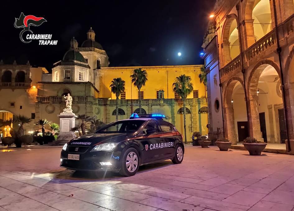 Mazara del Vallo, giocano a biliardo in un centro adibito a sala giochi, i carabinieri chiudono la sede