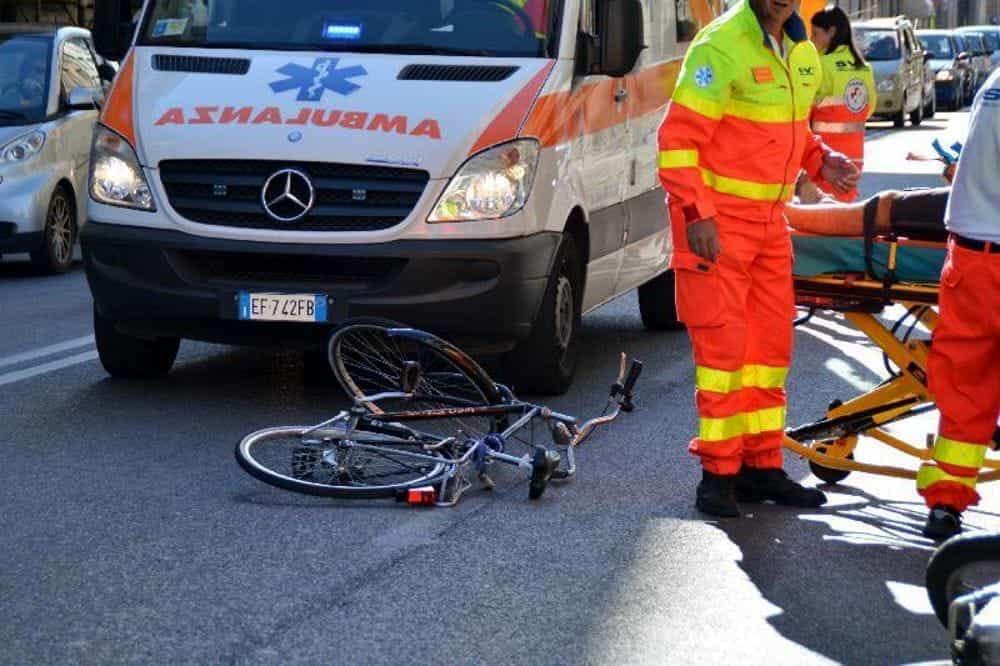 Muore un ciclista di 71 anni ad Agrigento, lo scontro contro un furgone proveniente da Sciacca