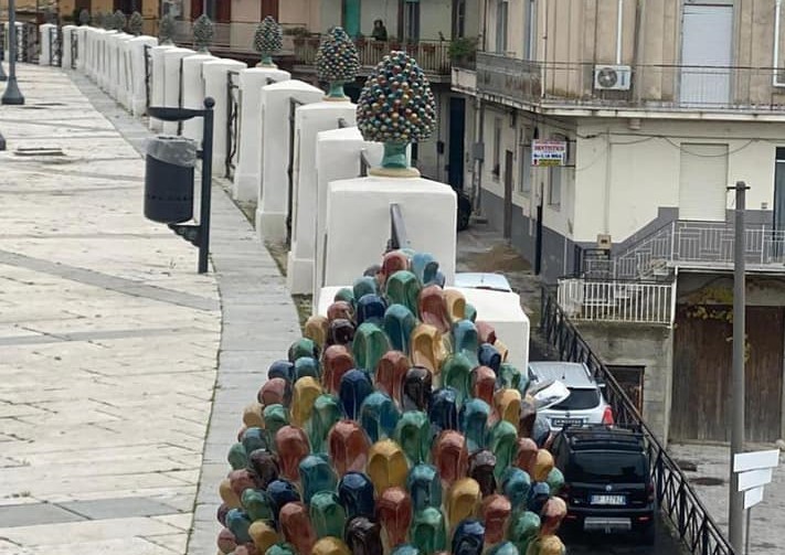 Bivona abbellisce il centro con le ceramiche di Burgio sorvegliate dalle telecamere  acquistate con l'indennità di carica degli amministratori