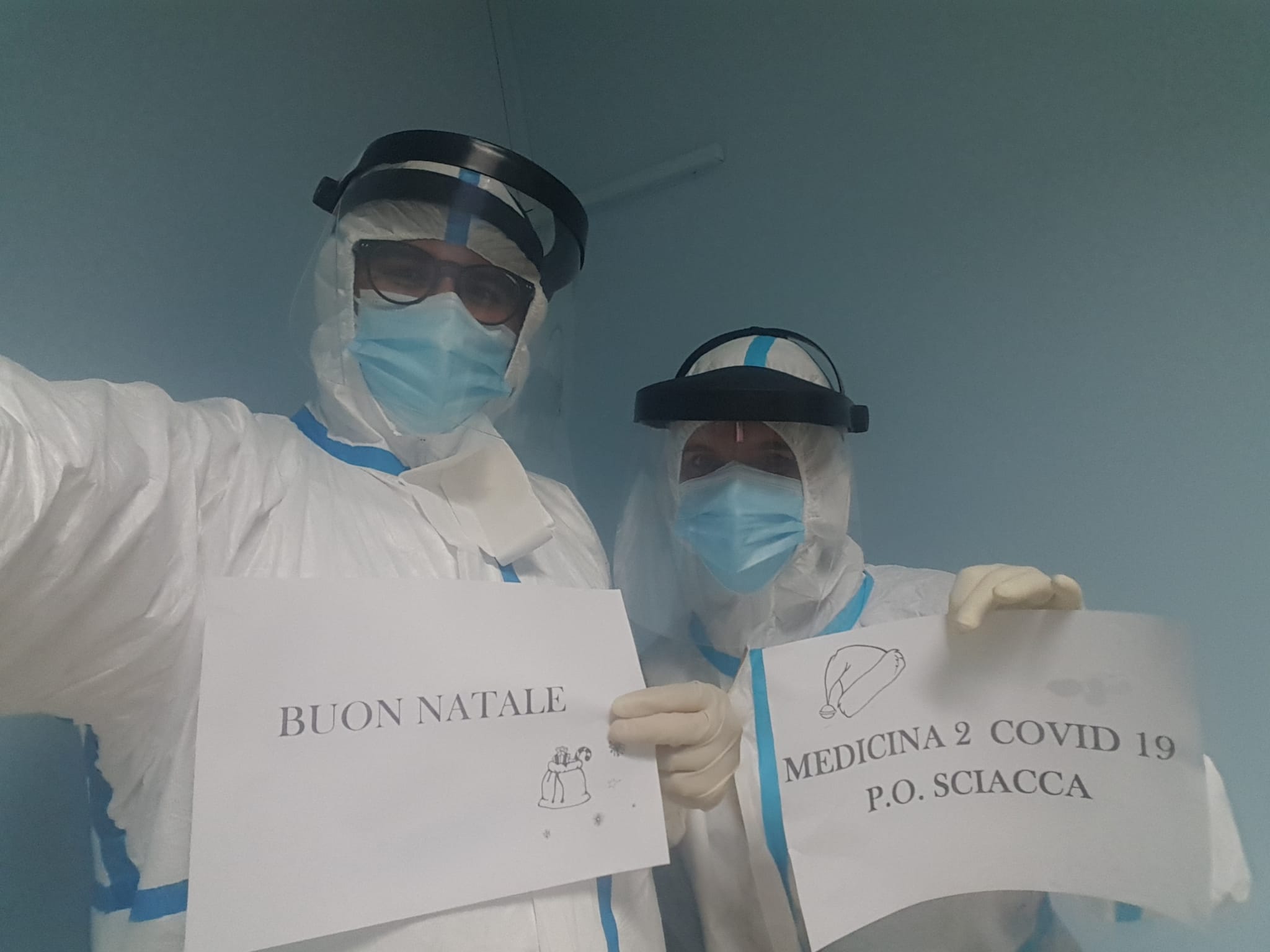 Gli auguri degli infermieri del reparto di medicina Covid di Sciacca