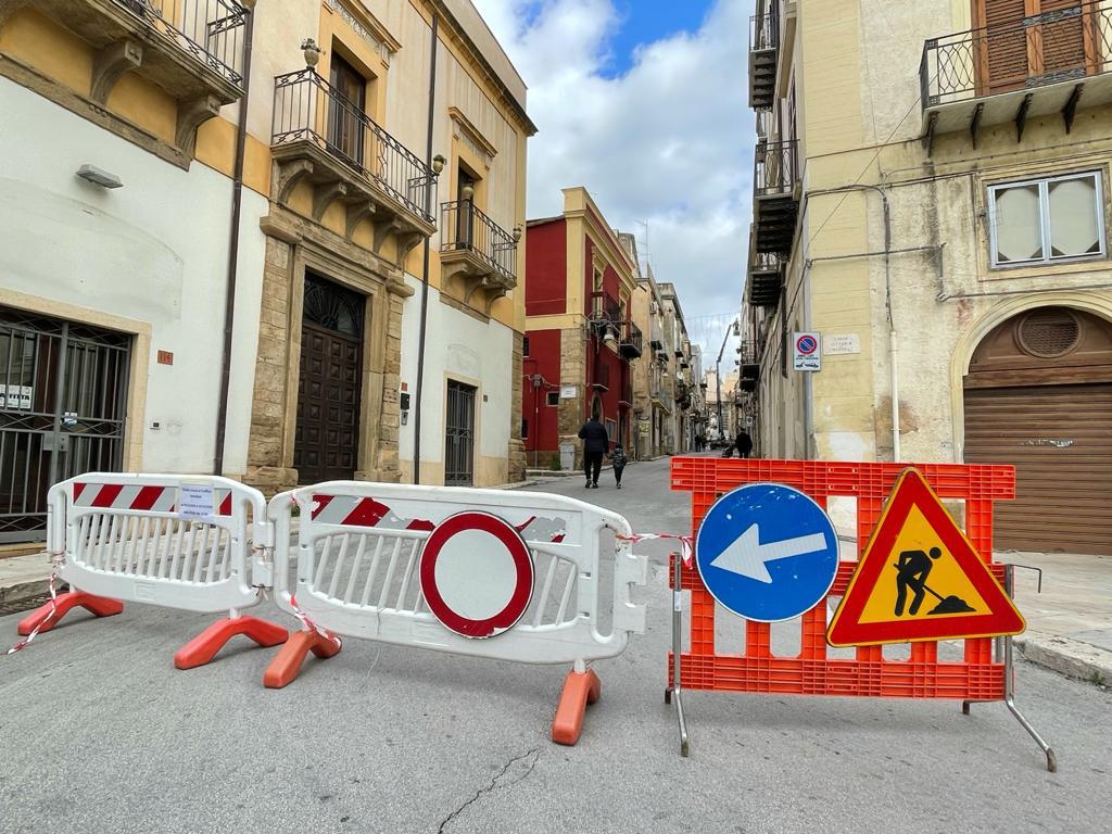 Sistemazione immobili in via Pietro Gerardi a Sciacca, chiusa al transito verso Porta Palermo