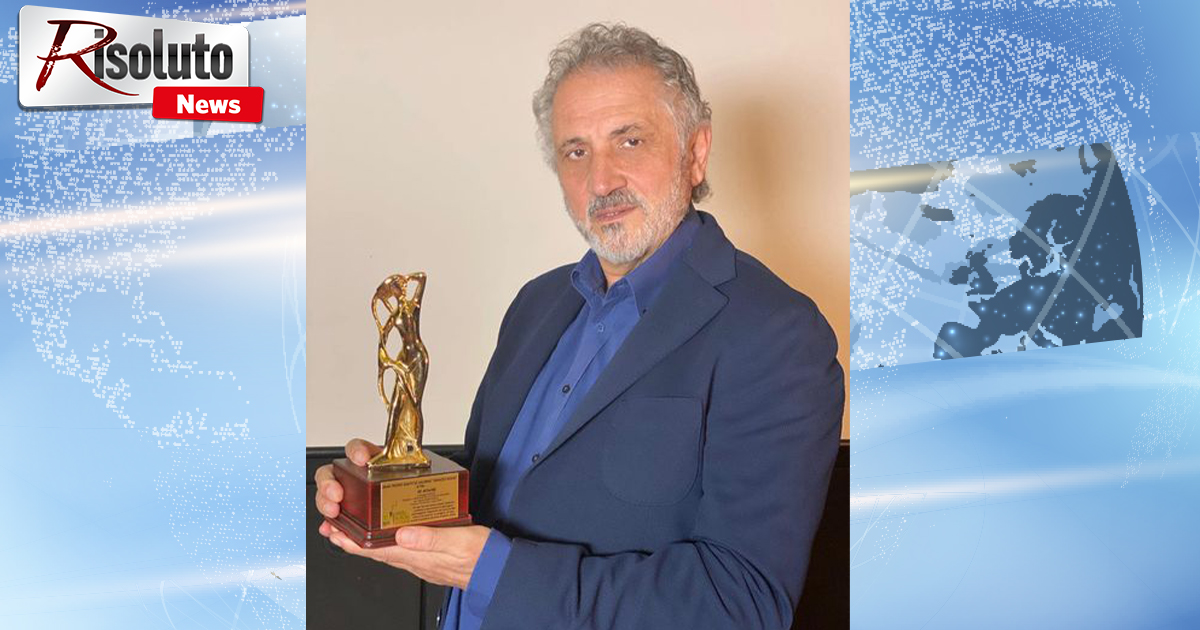 Il regista di Burgio Giuseppe Ferlito riceve il trofeo del Festival Internazionale di Salerno