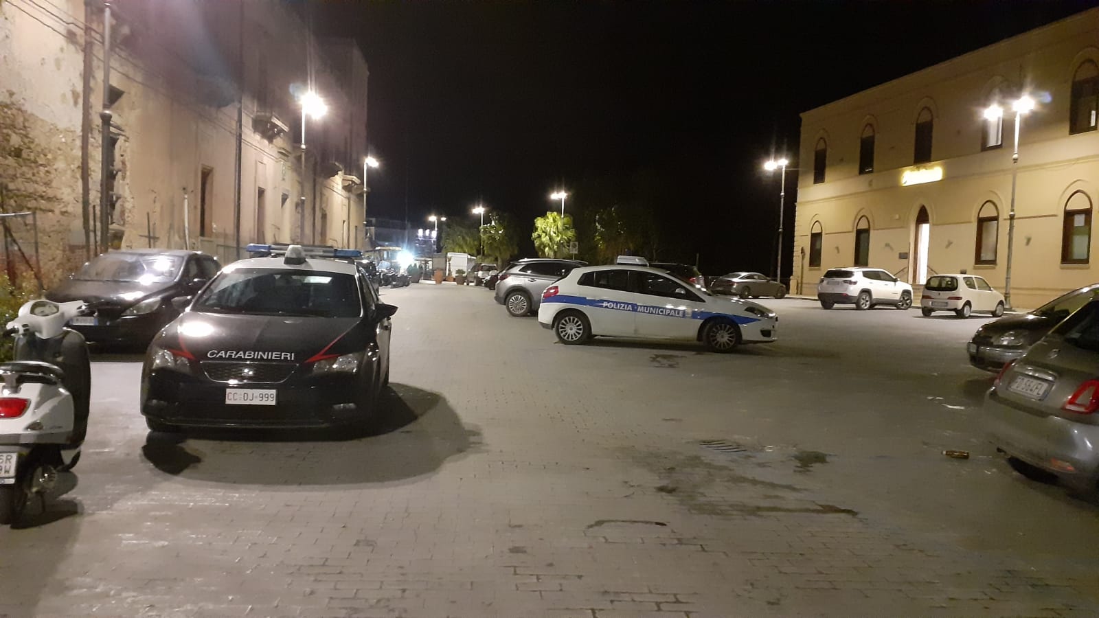 Ancora assembramenti in piazza Rossi ma  scattano i controlli, operazione congiunta dei Carabinieri e polizia municipale di Sciacca
