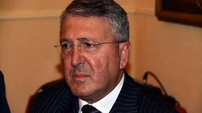Agrigento al primo posto in provincia per numero di persone contagiate, il sindaco Franco Miccichè vieta gli assembramenti