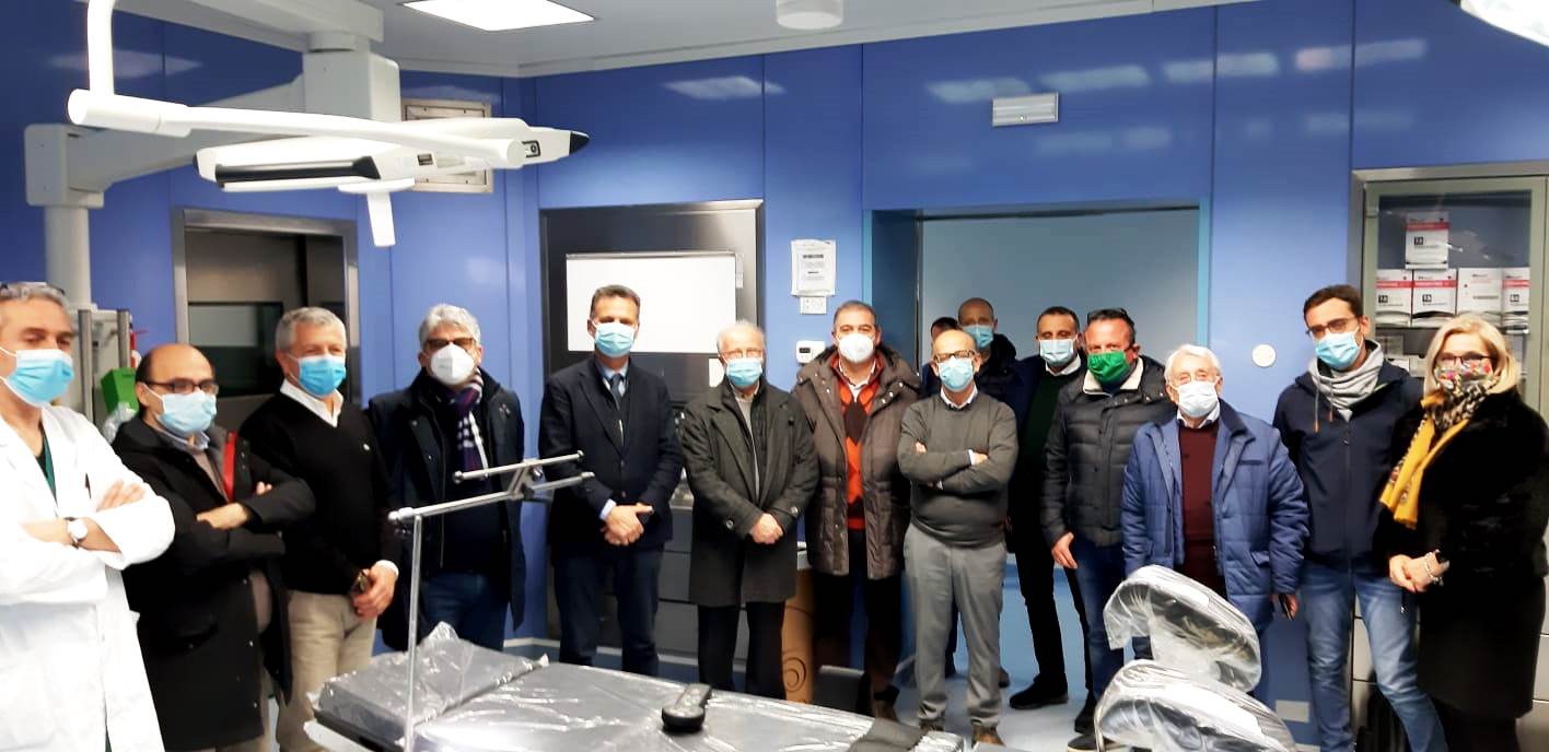 Moderno tavolo operatorio donato da due associazioni all'ospedale "Fratelli Parlapiano" di Ribera