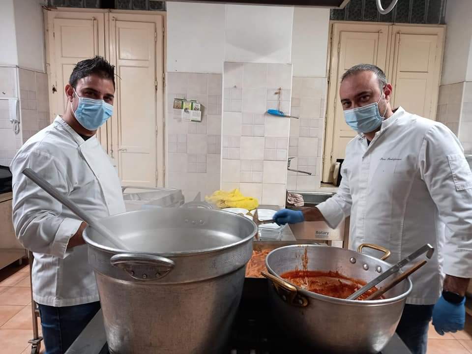 Gli chef del Verdura ancora alla mensa della solidarietà