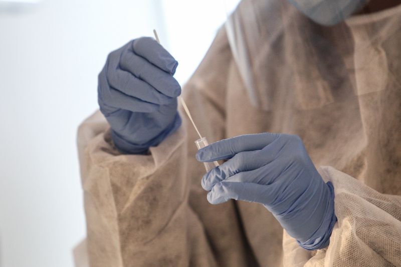 Calano i contagi ma anche i tamponi, 32 vittime oggi in Sicilia