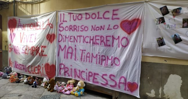 Palloncini e giochi d'artificio al funerale di Antonella, la bimba di Palermo  morta per una sfida su Tik Tok