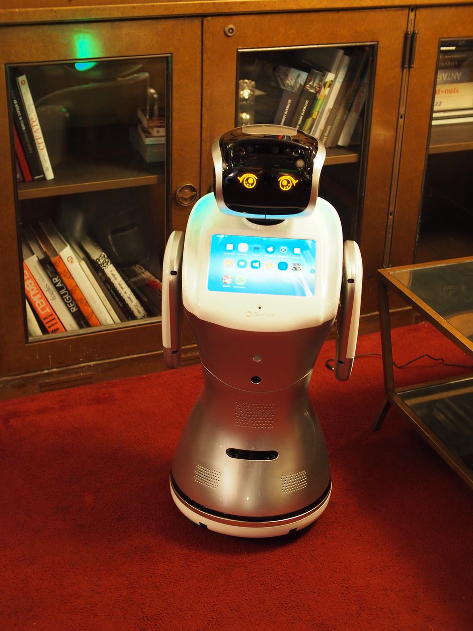 Da Catania arriva “Sanbot”, il robot autonomo che interagisce con oggetti e persone