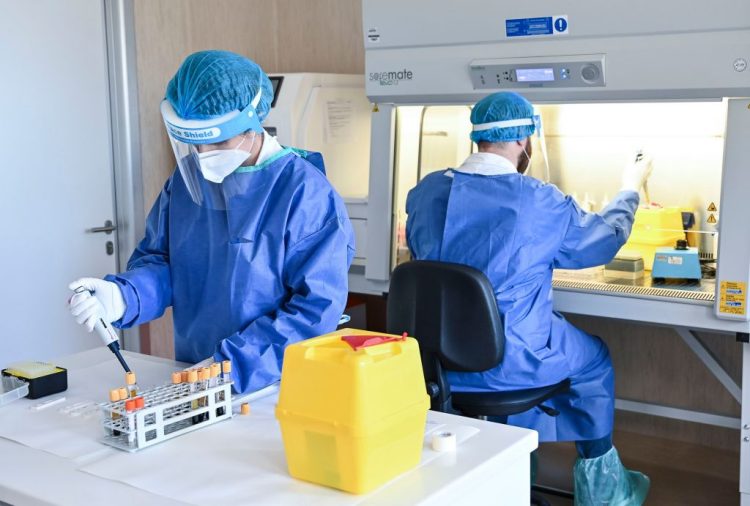 Meno casi e meno ricoveri, iniziano a migliorare i dati siciliani anche se ci sono ancora tanti decessi.