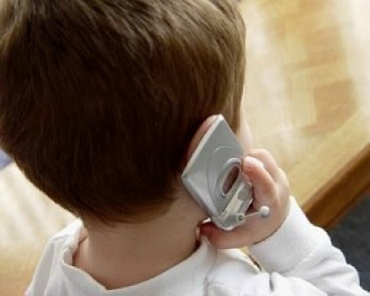 Bimbo di 5 anni chiama il 118 dopo che la nonna si sente male e sviene