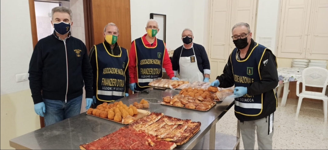 Solidarietà, noto bar di Sciacca dona tavola calda e dolci alla mensa della Solidarietà