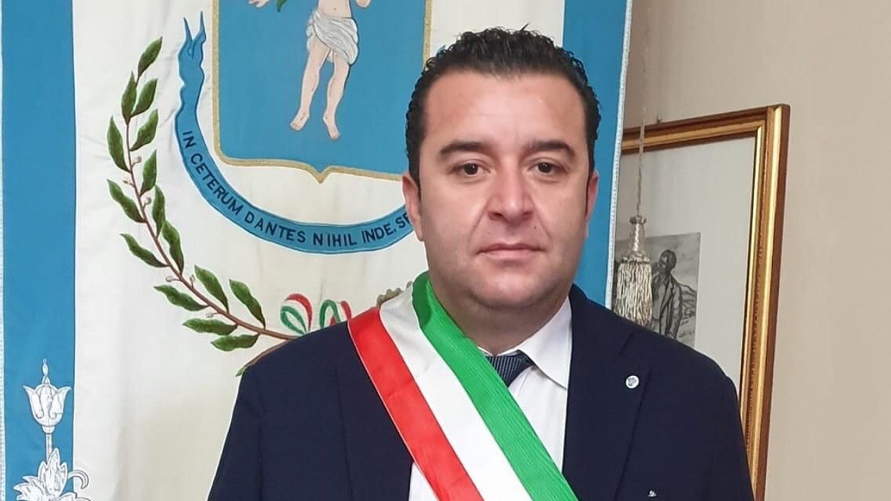 Protesta dei ristoratori, il sindaco di Cammarata scende in piazza in loro sostegno