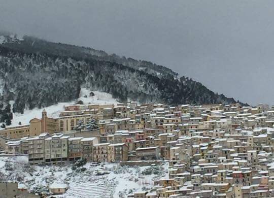 Temperature in picchiata, chiuse le scuole a Cammarata e a San Giovanni Gemini per gelo