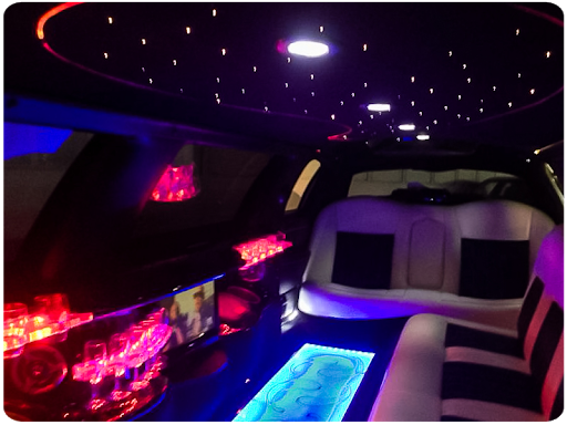 Alcool e musica all'interno della limousine per un compleanno, otto giovani e il noleggiatore sanzionati a Mondello