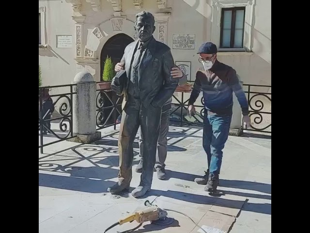 Santa Margherita di Belice, intervento di restyling per la statua di Giuseppe Tomasi di Lampedusa (Video)