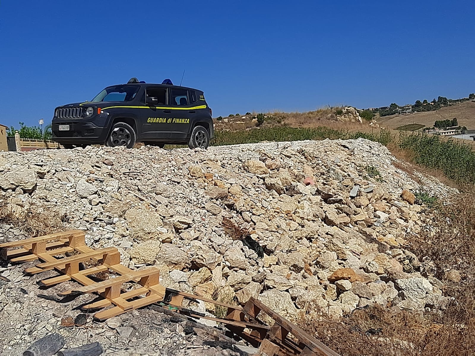 I 10 siti adibiti a discarica di inerti scoperti a Sciacca dalla Guardia di Finanza, i proprietari dei terreni eseguiranno la bonifica