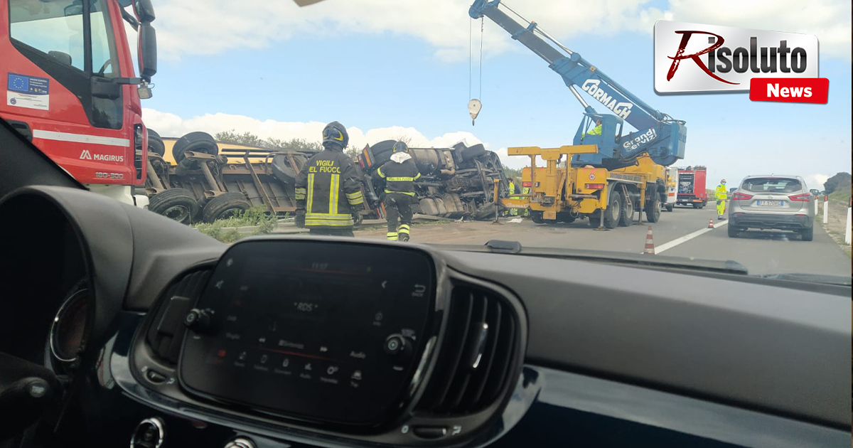 Incidente sull'autostrada A 29 Palermo-Mazara del Vallo, si ribalta tir